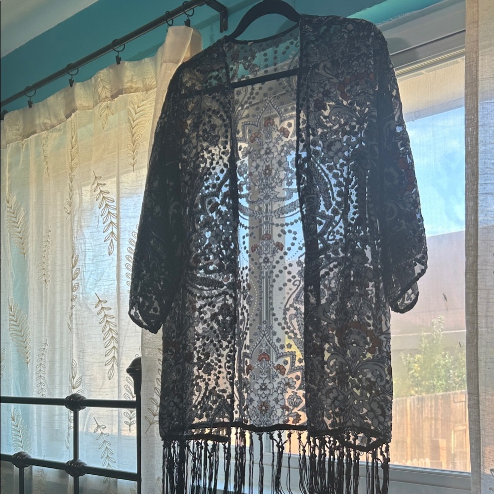 🌸Chic Blue and brown Lace kimono with Fringe one size - Picture 2 of 5